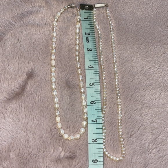 2 strands of faux pearls - Picture 4 of 7